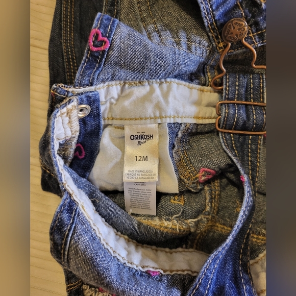 Oshkosh Jean Bibs with pink hearts size 12mon - Picture 6 of 9